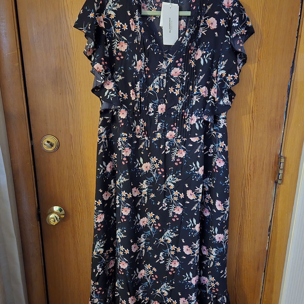 BloomChic Black Floral Dress W/Pockets 22/24 NWT